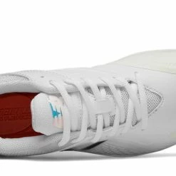 New Balance – White/White Women’s Fastpitch Spikes (SMFUSEW1) 8 New Balance – White/White Women’s Fastpitch Spikes (SMFUSEW1) -Baseball Bat Sales products smfusew1 3